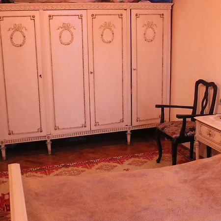 Homestay On Akademika Sakharova Сухумі Екстер'єр фото